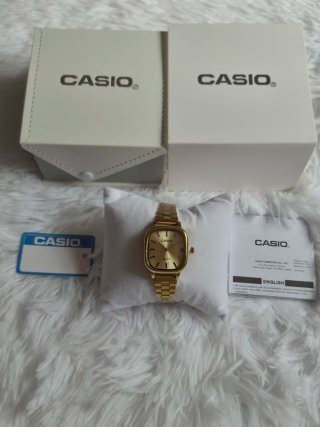 Reloj Casio Vintage Cuadrado Dorado Mujer