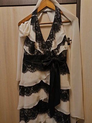 Vestido fiesta encaje volantes lazo negro