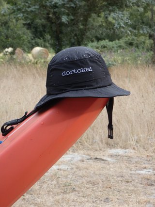 Gorro Bucket Surf con casco certificado