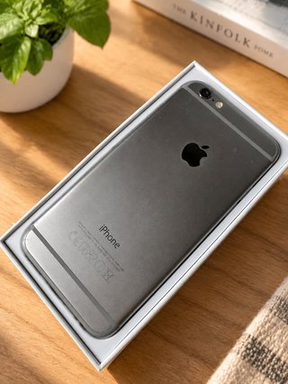 iPhone 6 64GB grigio siderale, con scatola, batteria 93%