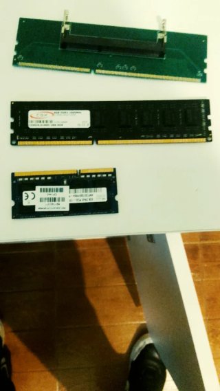 Lote de memorias RAM y adaptador