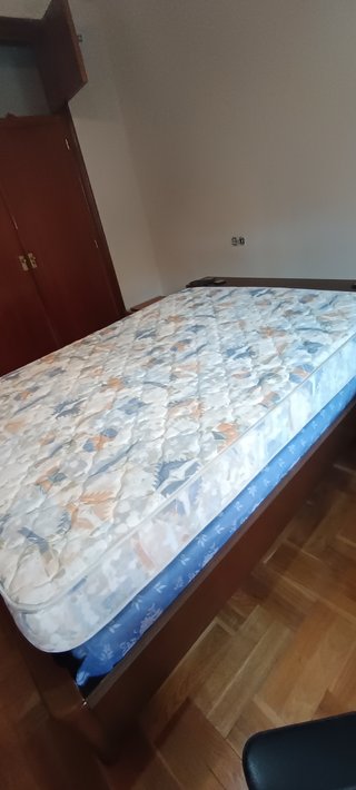 Cama y Colchón Pikolin 135x180