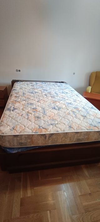 Cama y Colchón Pikolin 135x180
