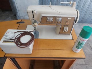 Macchina da cucire Singer 700