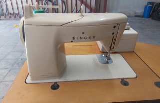 Macchina da cucire Singer 700