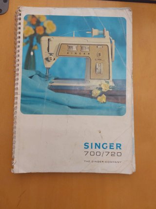 Macchina da cucire Singer 700