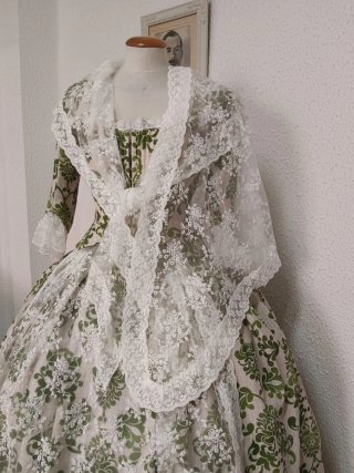 Vestido de Fallera con Complementos
