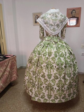 Vestido de Fallera con Complementos