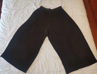 Pantalón fluido plisado Zara negro talla M
