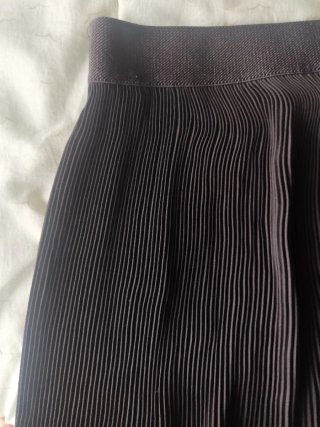 Pantalón fluido plisado Zara negro talla M