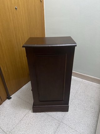 Mueble recibidor escalonado de madera