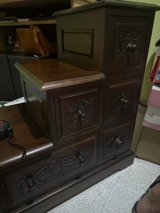 Mueble recibidor escalonado de madera