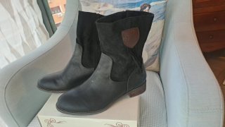 Botines Negros con Cremallera
