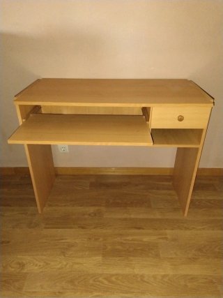 Mesa de ordenador de madera