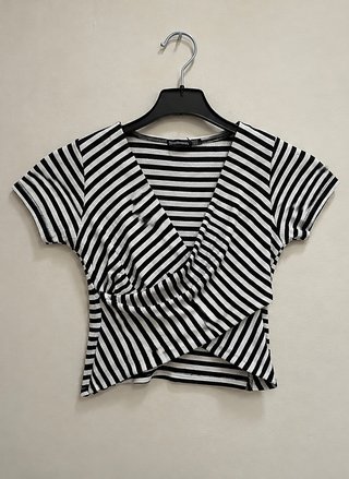 Top Stradivarius rayas blanco y negro
