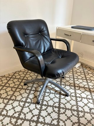 Sillón de oficina piel negra vintage