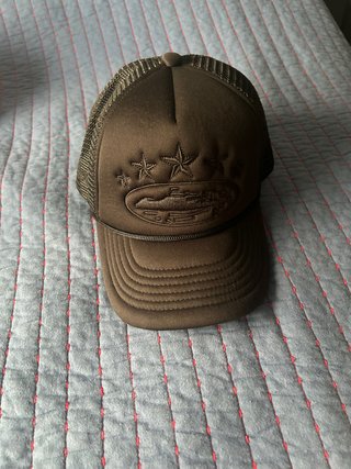 Gorra Marrón con Rejilla Corteiz