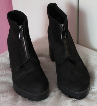 Botines Negros de Antelina. Stradivarius