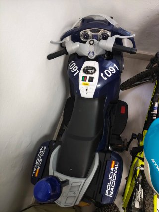 Moto bateria Policía Nacional