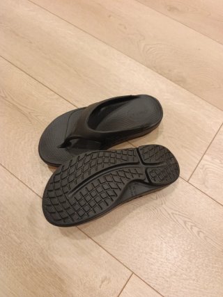 Sandalia oofos recovery