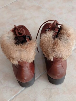 Botines de cuero marrón con pelo