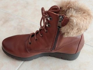 Botines de cuero marrón con pelo