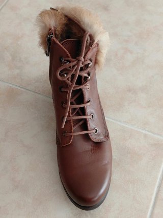 Botines de cuero marrón con pelo