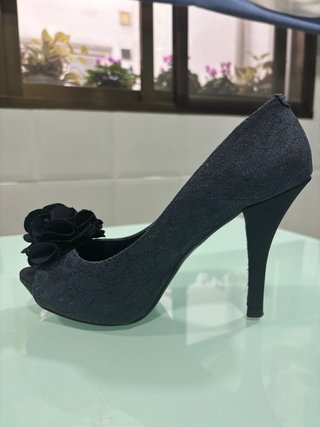 Zapatos de fiesta azul con flor