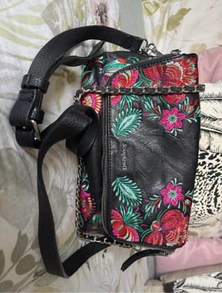 Bolso Desigual con Flores Bordadas