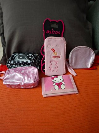 Set de 5 Monederos Hello Kitty