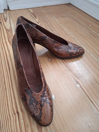Zapatos salón piel Hispanitas