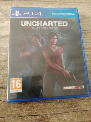 Lote 2 Giochi PS4: Uncharted e Call of Duty
