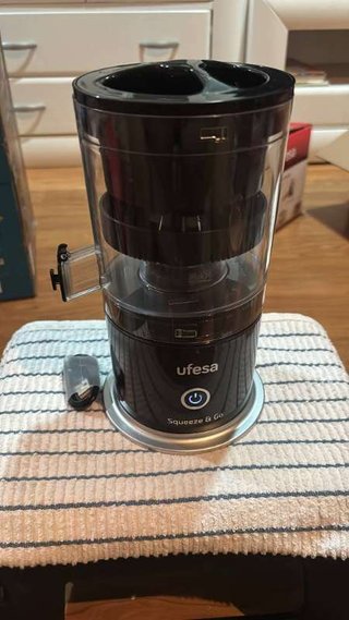 Exprimidor Ufesa Squeeze & Go Negro USB