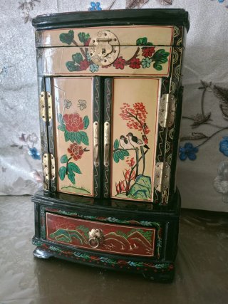 Mueble joyero antiguo de madera