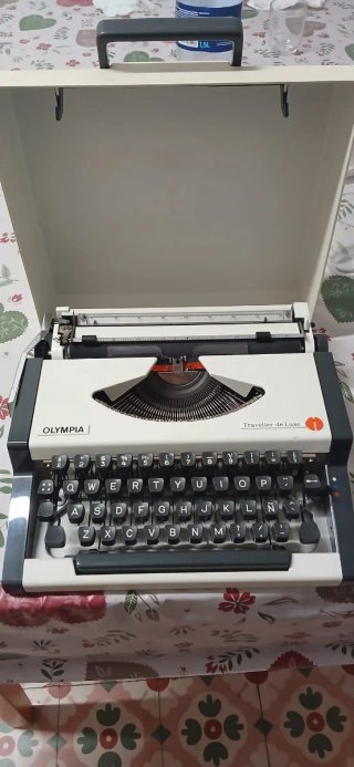 Olympia Traveller de Luxe Máquina de Escribir