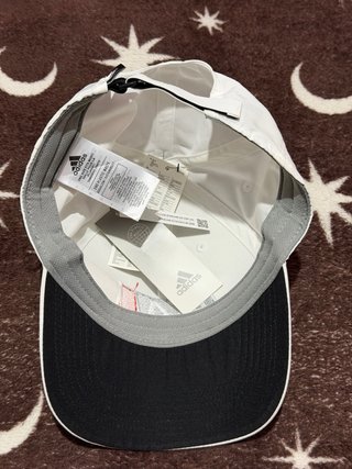 Gorra Adidas Blanca y Negra