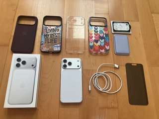 iPhone 17 Pro Max con accesorios