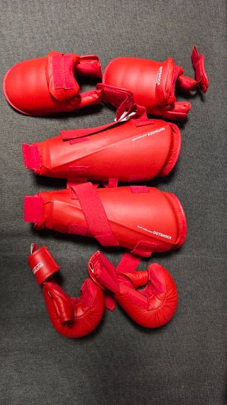 Protecciones Karate Rojo Outshock