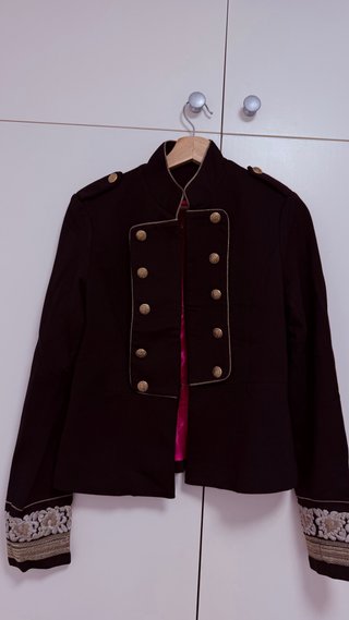Chaqueta militar negra estilo Condesa
