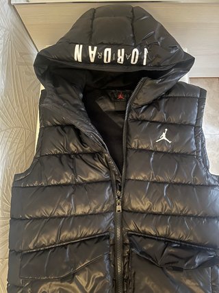 Chaleco Jordan Brillante con Capucha