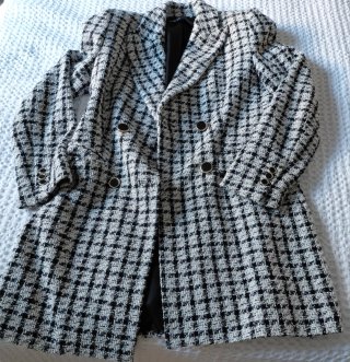 ABRiGO ESTILO CHANEL CUADROS BLANCO Y NEGRO