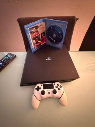 PlayStation 4 Pro (PS4 Pro)
