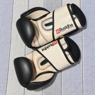 Guantes de Boxeo Buddha Negros y Blancos