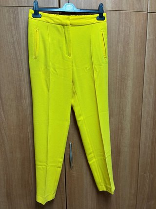 Pantalón amarillo zara