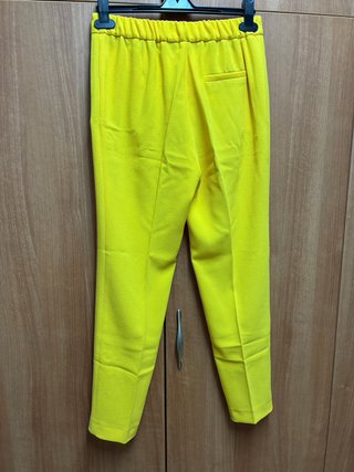 Pantalón amarillo zara