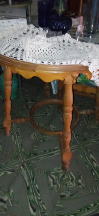 Mesa auxiliar de madera rústica