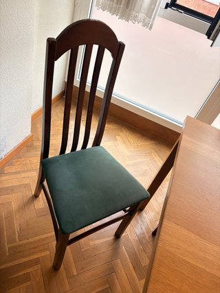 Tavolo da pranzo in legno con 4 sedie