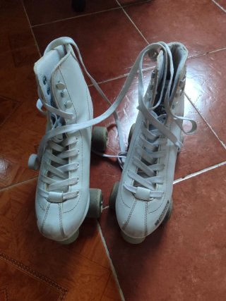 Patines de cuatro ruedas blancos talla 38