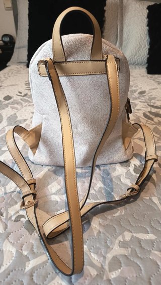 Mochila pequeña Guess beige