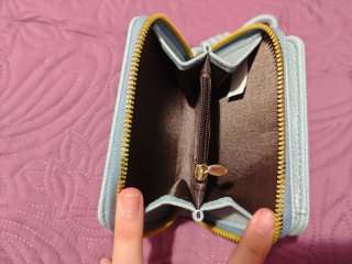 Monedero azul pastel con tarjetero